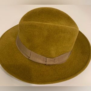 Anthony Peto hat